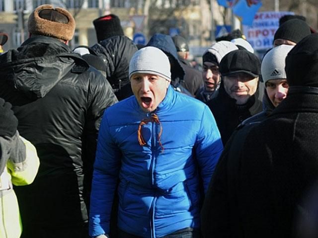 На Одеській трасі бус "тітушок" насмерть збив людину, — журналіст На Одеській трасі бус "тітушок" насмерть збив людину, — журналіст