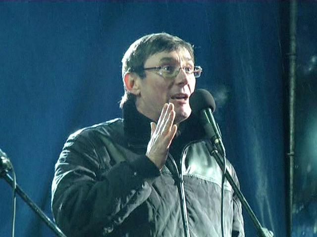 Мы не хотим стрелять, но нам нужно защищаться, — Луценко Мы не хотим стрелять, но нам нужно защищаться, — Луценко