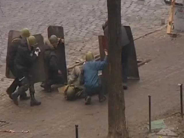 "Беркут" по-звірячому вбиває людей (Відео +18) "Беркут" по-звірячому вбиває людей (Відео +18)