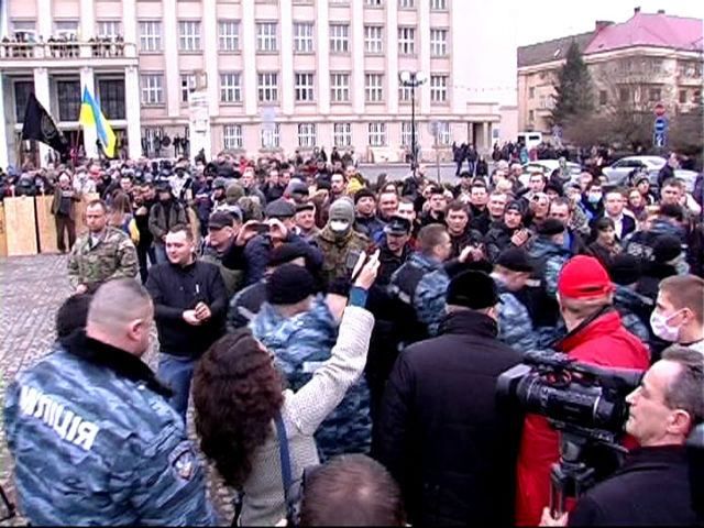 "Беркут" і усі правоохоронні органи Закарпаття перейшли на бік народу