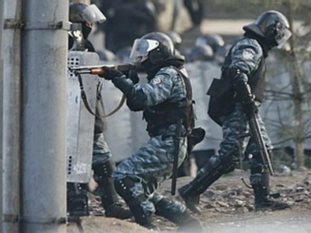 Милиция использует оружие, чтобы освободить своих пленных, - МВД