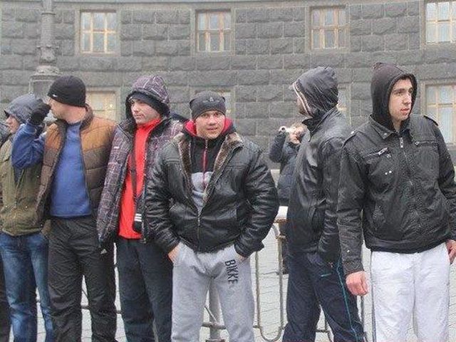 На общежитие Киевского экономического университета напали "титушки"