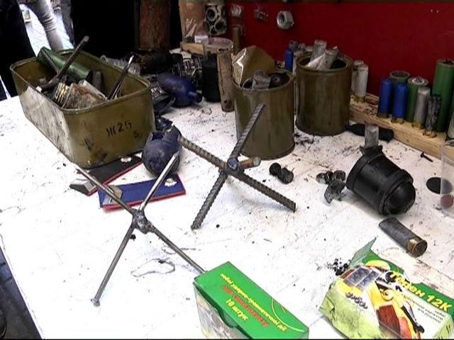 На Евромайдане создали музей оружия, которое применяют силовики