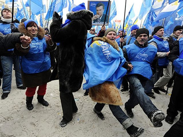 У Рівненській облраді саморозпустилась фракція Партії регіонів