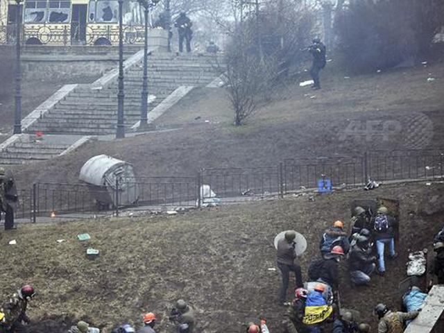 У МВС запевняють, що стріляють в активістів у рамках вимог закону У МВС запевняють, що стріляють в активістів у рамках вимог закону