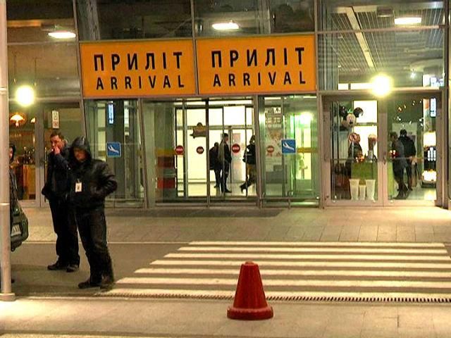 Провладні депутати втікають з України, вивозячи з собою сім’ї та речі Провладні депутати втікають з України, вивозячи з собою сім’ї та речі