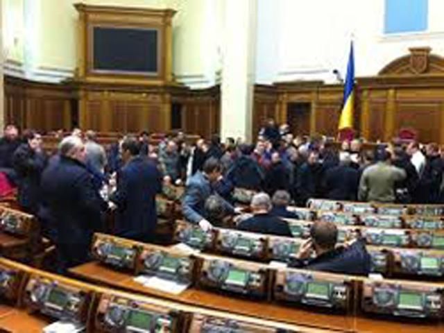 Шевченко показал 227 подписей нардепов, зарегистрировавшихся в Раде (Документ)