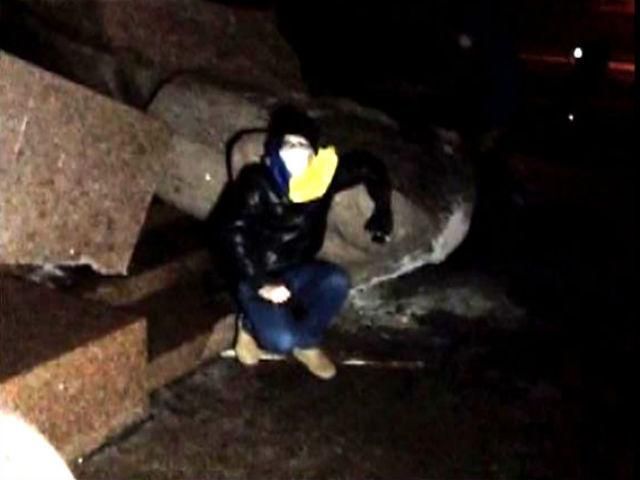 У Житомирі повалили пам'ятник Леніну У Житомирі повалили пам'ятник Леніну