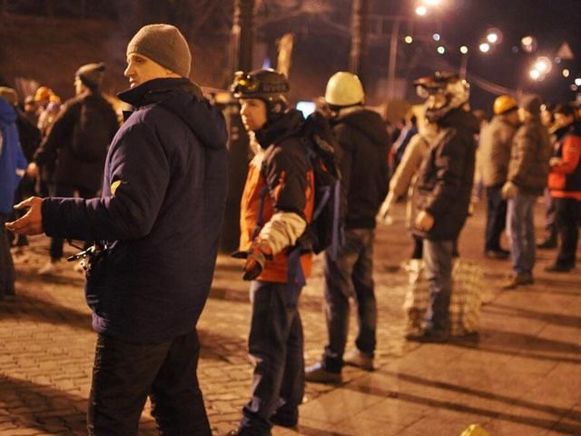 Евромайданивци задержали сотрудников госохраны, потому приняли их за "титушек"