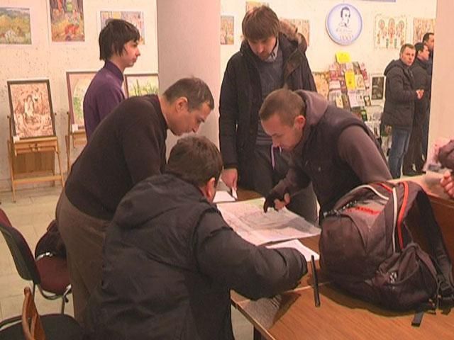 У столиці люди самоорганізовуються задля підтримки порядку У столиці люди самоорганізовуються задля підтримки порядку