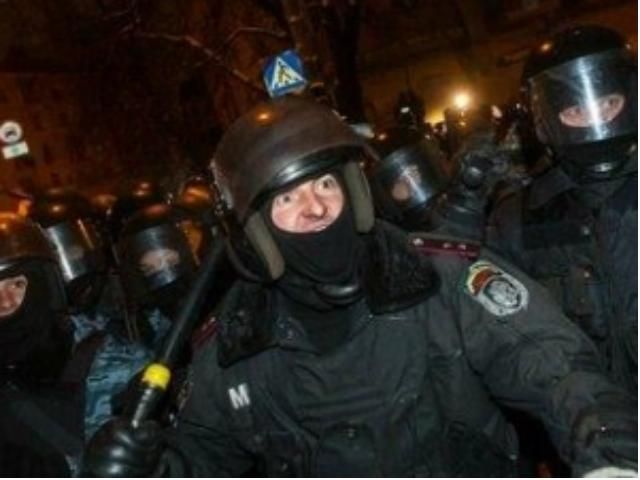 У Черкасах "Беркут" розігнав блок-пост "Правого сектору" У Черкасах "Беркут" розігнав блок-пост "Правого сектору"