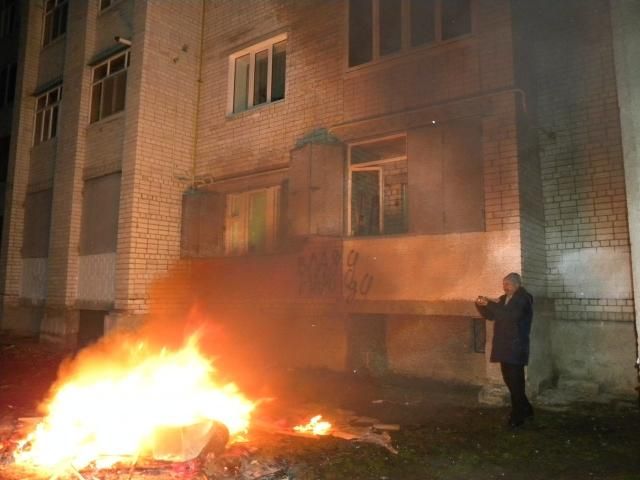 У Чернігові підсмалили офіс КПУ і взяли у полон міліціонера (Фото)