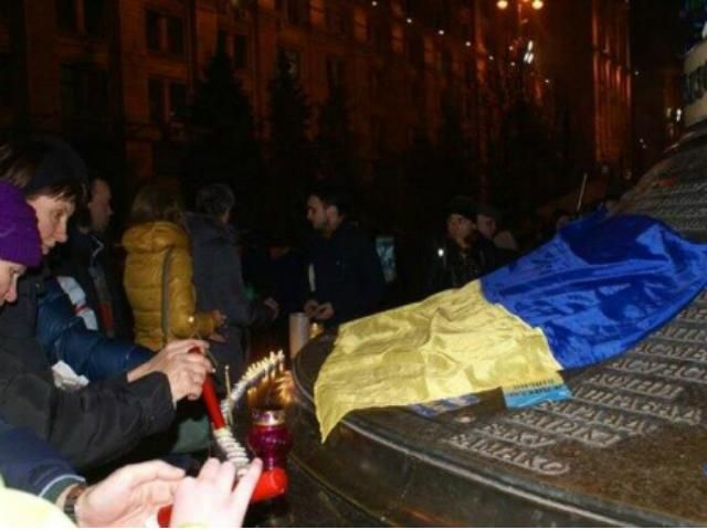 У Вінниці площу Радянську перейменували у Героїв Майдану У Вінниці площу Радянську перейменували у Героїв Майдану