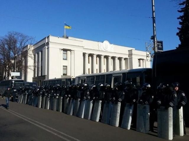 Силовики залишають урядовий квартал, бо виконують постанову Ради, — регіонал 