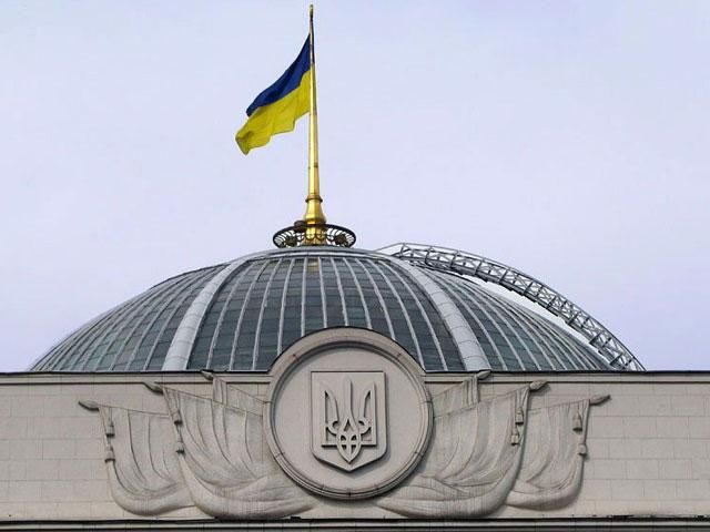 Сім’ям жертв і постраждалих у протестах виділили матеріальну допомогу Сім’ям жертв і постраждалих у протестах виділили матеріальну допомогу