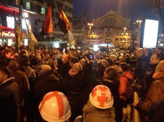 На Европейской площади установили катапульту На Европейской площади установили катапульту