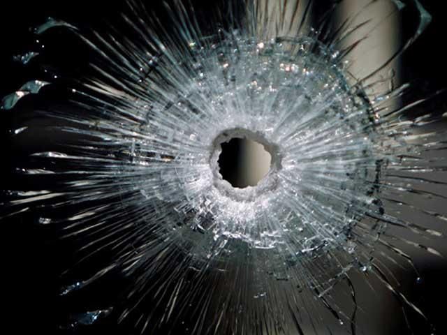 Невідомі обстріляли авто протестувальників з автомата Калашникова Невідомі обстріляли авто протестувальників з автомата Калашникова