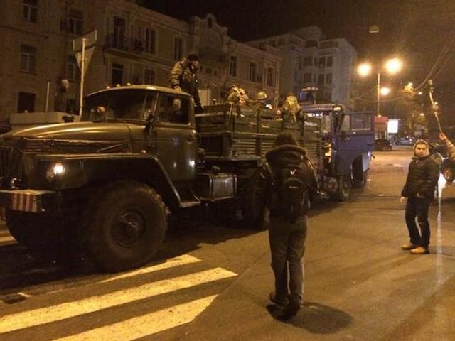 На Майдан протестующие привезли еще один водомет На Майдан протестующие привезли еще один водомет