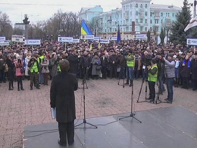 В Луганске снова митинговали в поддержку Януковича В Луганске снова митинговали в поддержку Януковича