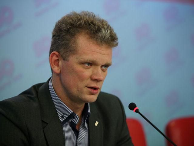 "Титушки" со свободовской символикой хотят напасть на депутатов в Харькове, — “Свобода” "Титушки" со свободовской символикой хотят напасть на депутатов в Харькове, — “Свобода”