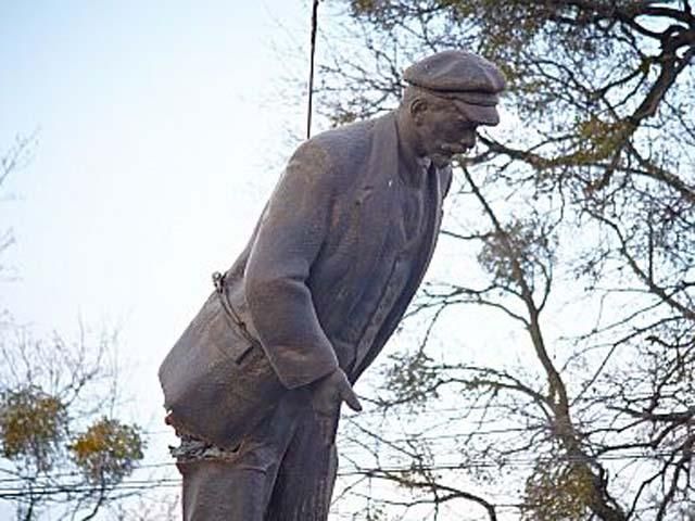 На Киевщине свергнутого Ленина планировали утопить На Киевщине свергнутого Ленина планировали утопить