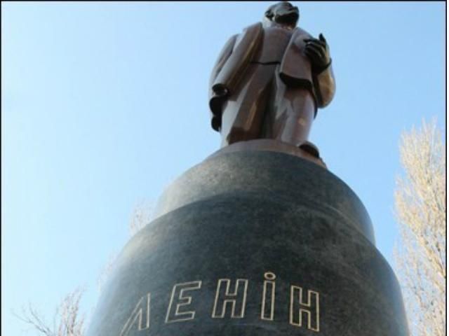 Ленинопад продолжается: ​​в Кировограде упал еще один Ильич