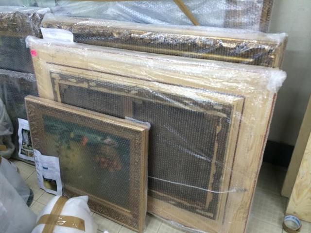 Скарби Межигір'я: що ховав Янукович у резиденції (Фото) Скарби Межигір'я: що ховав Янукович у резиденції (Фото)