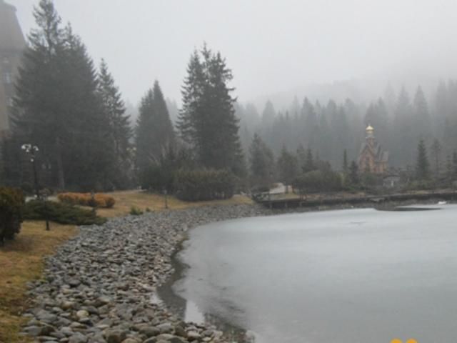 Люди відвідали і резиденцію Януковича в Гуті (Фото) Люди відвідали і резиденцію Януковича в Гуті (Фото)