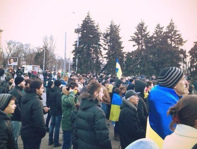 На Євромайдан у Запоріжжі напали "тітушки": є поранені 