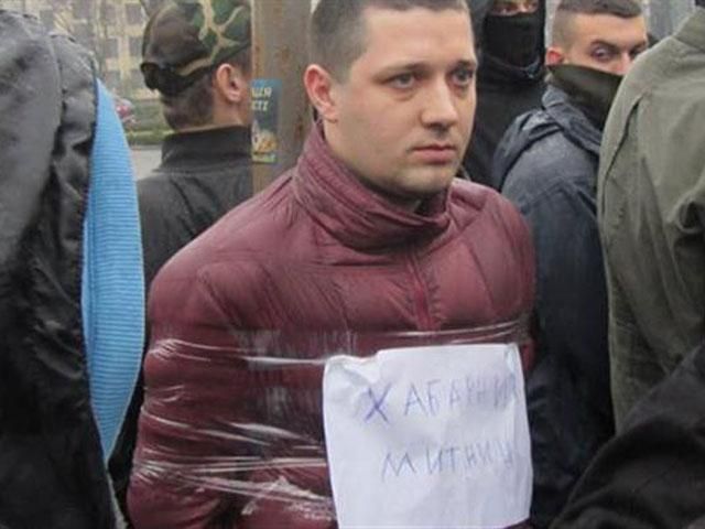 На Закарпатті керівника митниці примусили зізнатися в корупції (Фото) На Закарпатті керівника митниці примусили зізнатися в корупції (Фото)