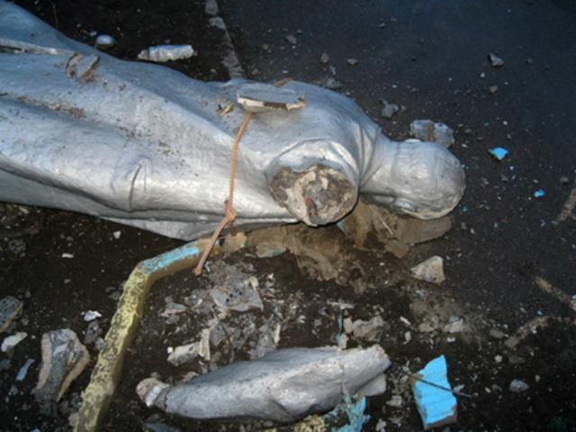 В Кривом Роге уничтожили Ленина В Кривом Роге уничтожили Ленина