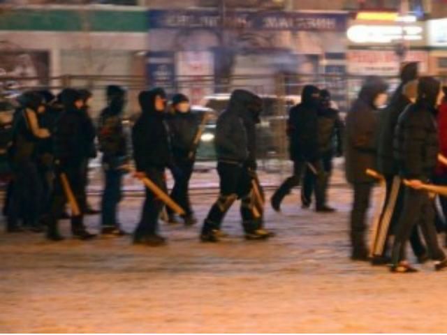 В Луганске "титушки" напали на активистов. Есть раненые