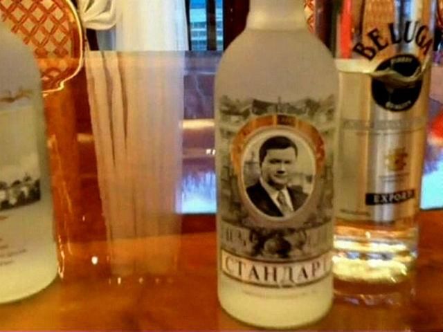 Ценности Межигорья: корабль, именная водка и туалет в золоте Ценности Межигорья: корабль, именная водка и туалет в золоте