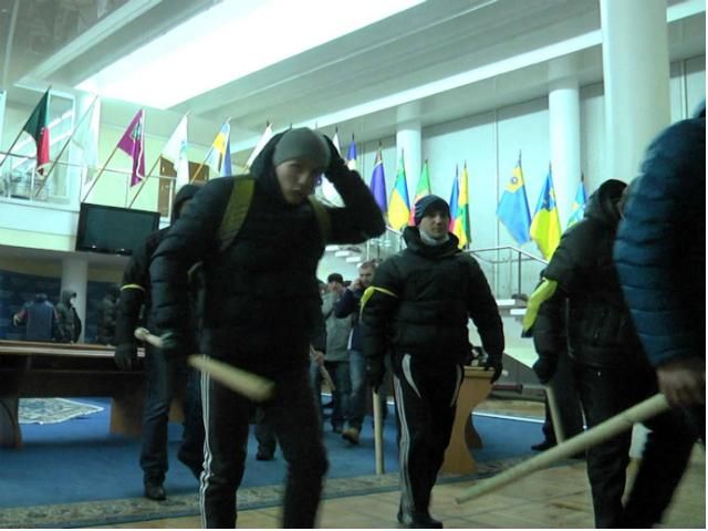 Аваков обіцяє, що безлади в Україні закінчаться за день-два 