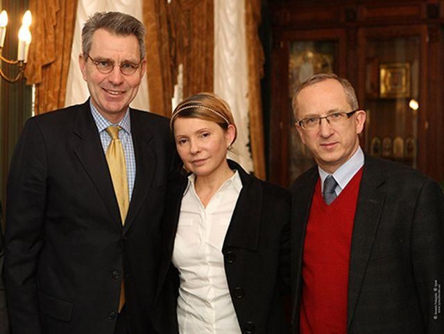 Тимошенко поговорила с послами США и ЕС о наказании виновных в гибели майдановцев