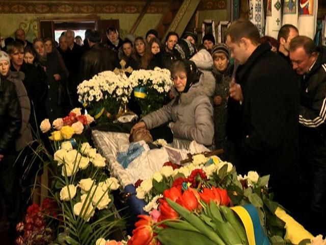 На Львівщині провели в останню путь убитого майданівця На Львівщині провели в останню путь убитого майданівця