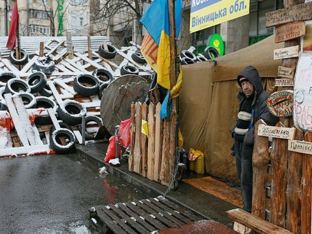 Макеенко готов завтра разобрать баррикады, если согласится Майдан