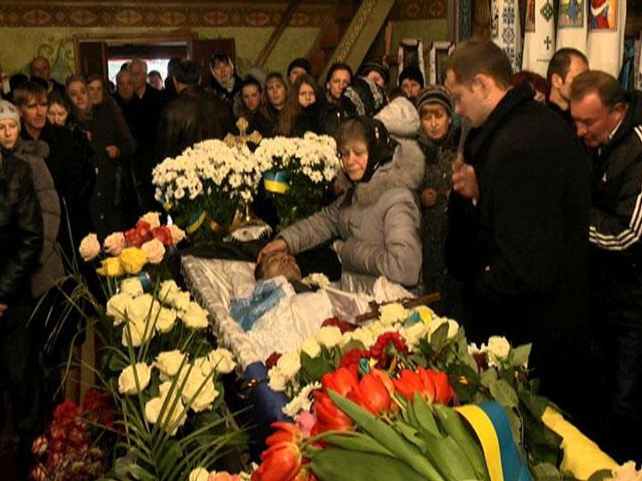 На Львовщине провели в последний путь убитого майдановца На Львовщине провели в последний путь убитого майдановца