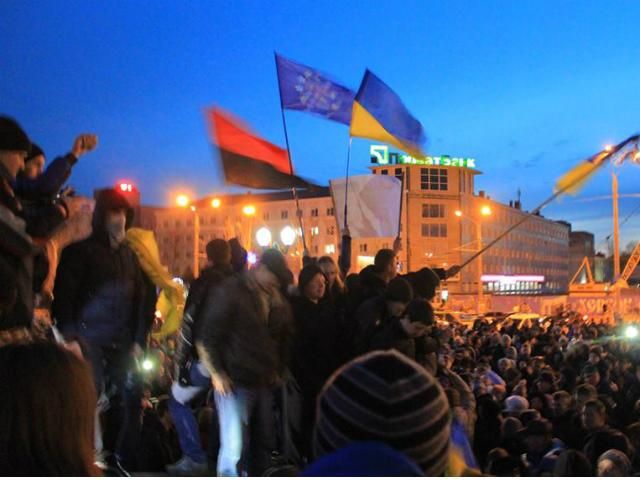 Вооруженные "титушки" напали на херсонских активистов, - Игорь Луценко
