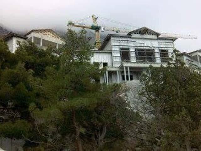 Резиденцію Януковича у Криму теж відвідали активісти Резиденцію Януковича у Криму теж відвідали активісти