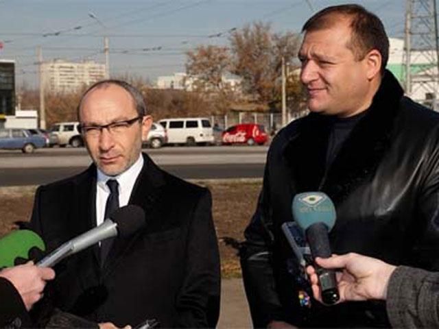 Добкін і Кернес виступили перед харків’янами (Відео) Добкін і Кернес виступили перед харків’янами (Відео)