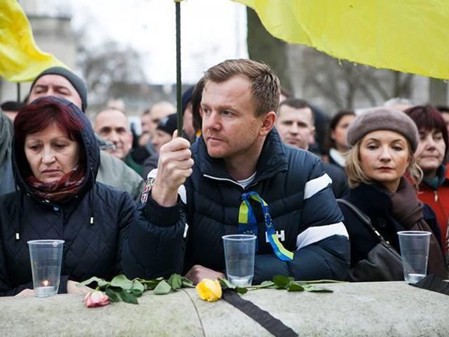 Мир почтил украинскую "небесную сотню" (Фото) Мир почтил украинскую "небесную сотню" (Фото)