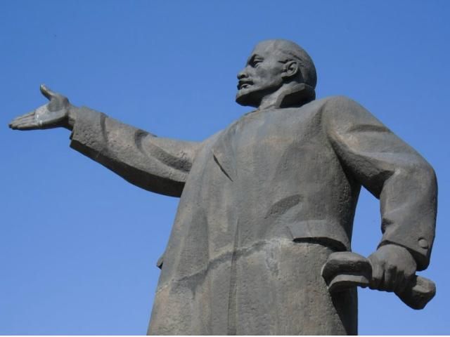 На Дніпропетровщині знищили 8 пам'ятників Леніну 