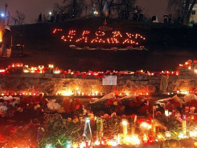 Рада проголосовала за присвоение погибшим активистам звания "Герой Украины" Рада проголосовала за присвоение погибшим активистам звания "Герой Украины"