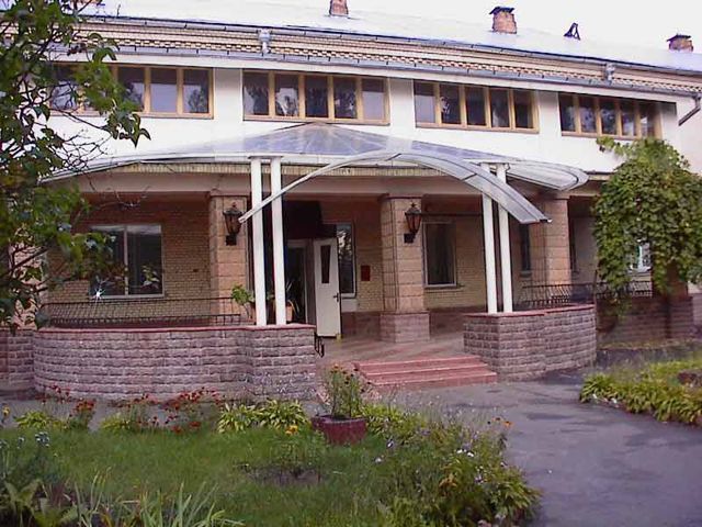 На благотворительном аукционе представили работы воспитанниц Дарницкого интерната На благотворительном аукционе представили работы воспитанниц Дарницкого интерната