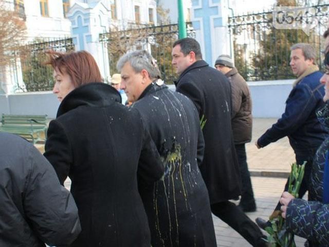 Кілька тисяч людей у Сумах попрощалися з Героєм Майдану Кілька тисяч людей у Сумах попрощалися з Героєм Майдану