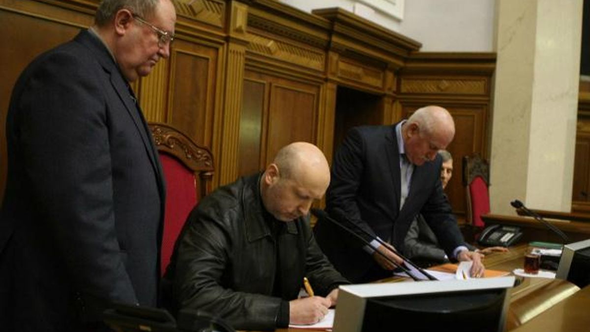 Рада сегодня продолжит работу Рада сегодня продолжит работу