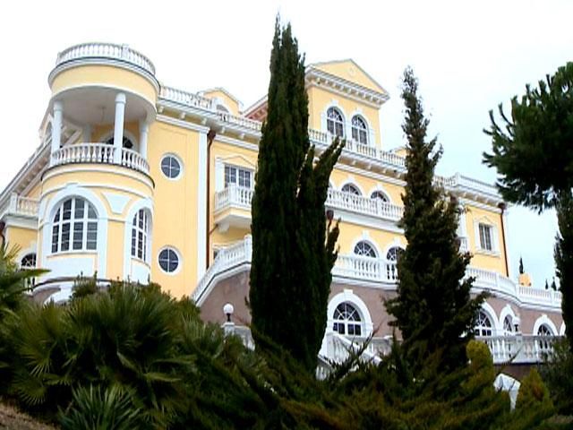 Активисты посетили "Чайный домик" Януковича в Крыму (Видео) Активисты посетили "Чайный домик" Януковича в Крыму (Видео)