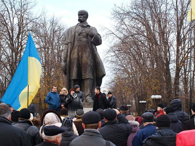 4 людей госпіталізували через стрілянину на луганському Євромайдані 