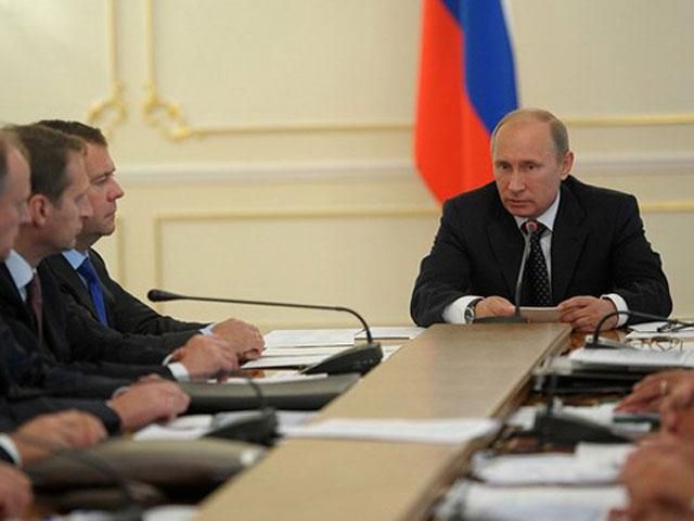 Путин в третий раз за месяц обсудил с силовиками ситуацию в Украине Путин в третий раз за месяц обсудил с силовиками ситуацию в Украине